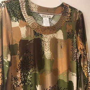 A la carte boutique Top with beaded neck